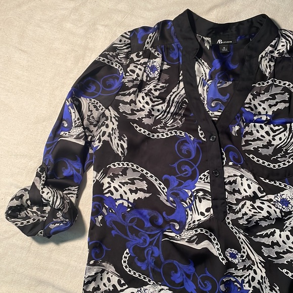 AB Studio Black,blue,white,gray blouse, long sleeve which buttons to sleeve(M) - Picture 4 of 5